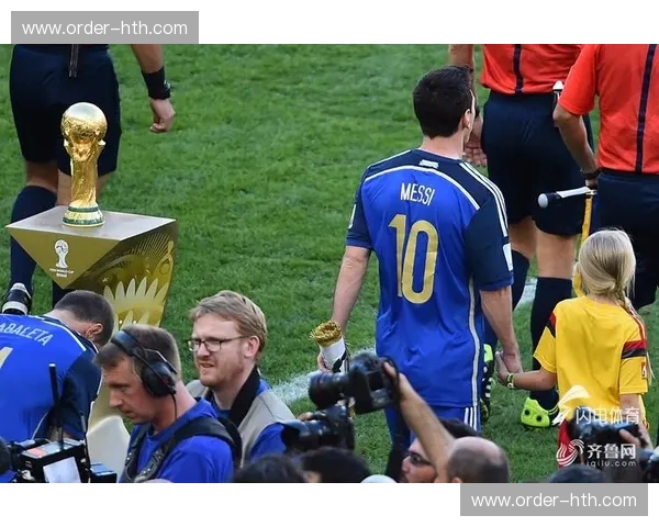 柏林仲夏夜的宿命：当德意志意志撞上潘帕斯雄鹰，那张改变足球历史的小纸条